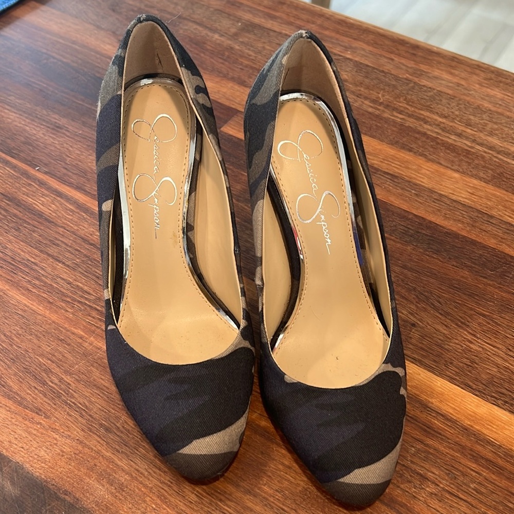 Jessica Simpson Fatigue Combo Camo Pumps